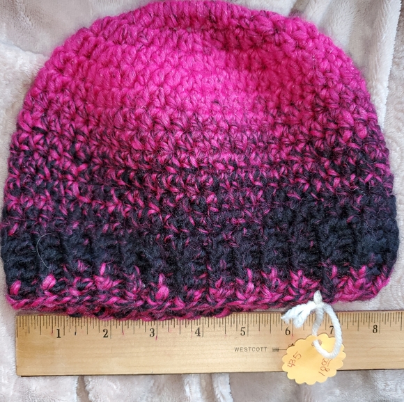 Crocheted small messy bun beanie - Picture 4 of 4